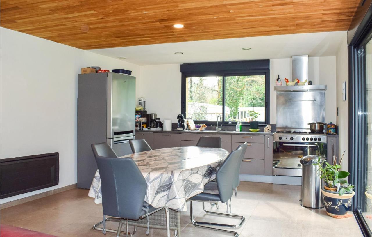 Beautiful Home In Pradines With Kitchen Extérieur photo