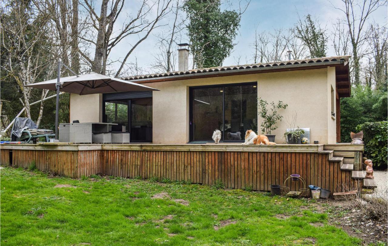 Beautiful Home In Pradines With Kitchen Extérieur photo